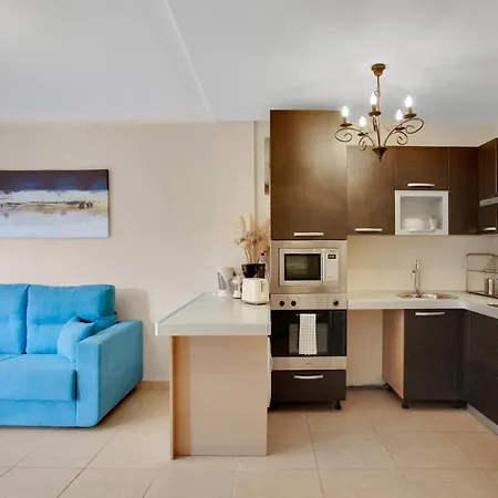 Apartment Bright Mocan, Garage,pool, Fiber, Padel Court *