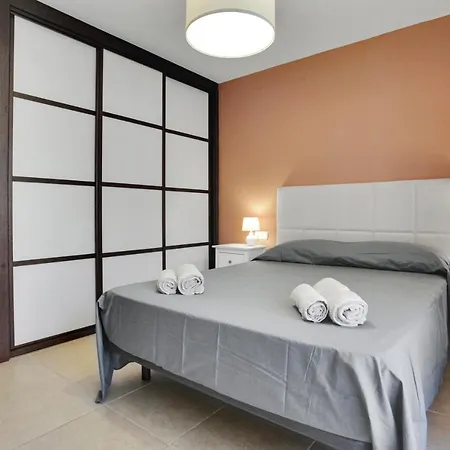 Apartment Bright Mocan, Garage,pool, Fiber, Padel Court