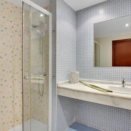 Bright Mocan, Garage,pool, Fiber, Padel Court Apartment